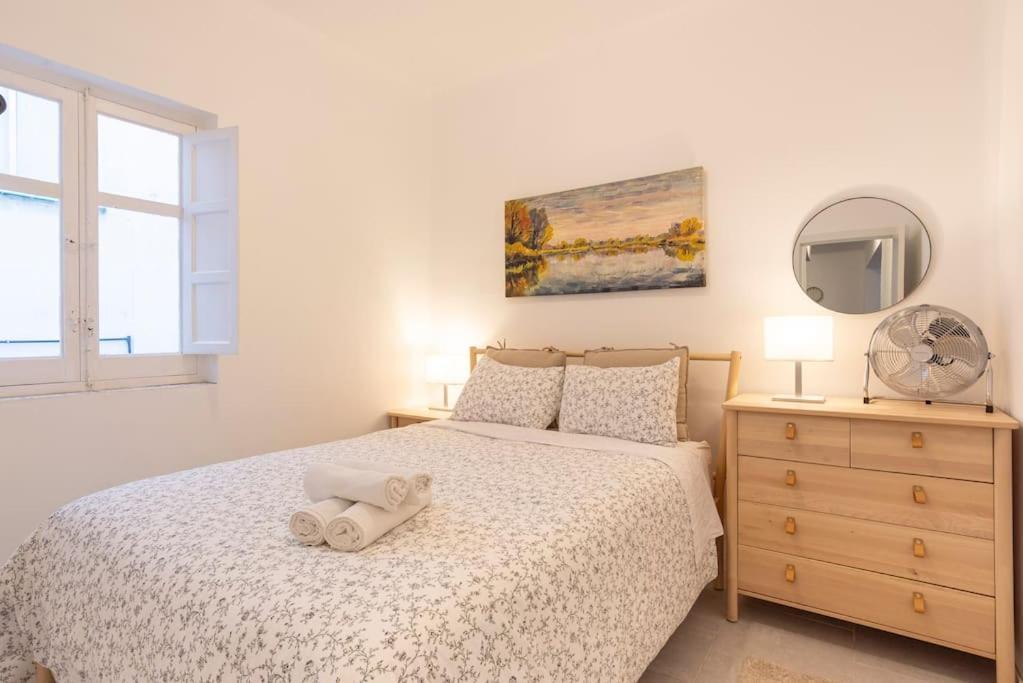 3 Bedroom Flat In Historic Centre Appartement *